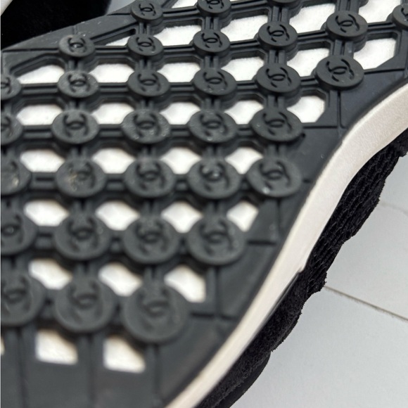 Chanel authentic sneakers in black size 38, used only once. perfect condition - Picture 11 of 12
